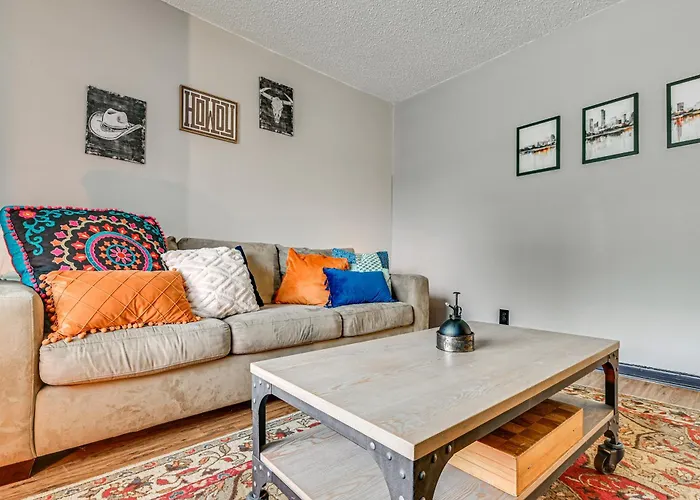 Vakantiehuis Eco-chic Sanctuary Steps From Trinity Trails!
