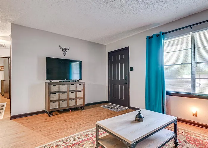 Eco-chic Sanctuary Steps From Trinity Trails!