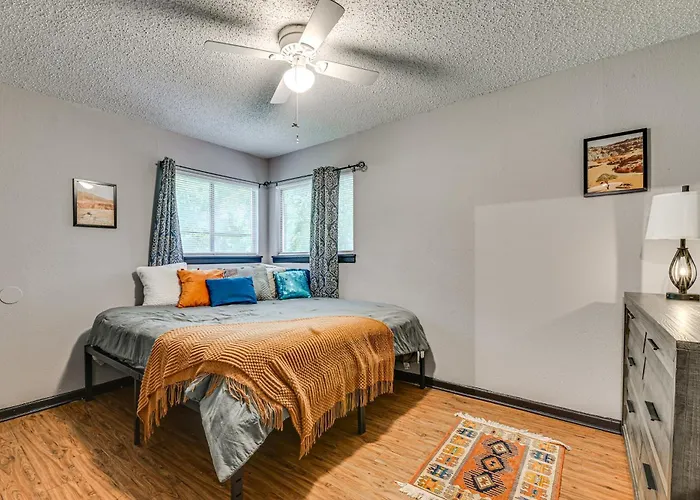 Eco-chic Sanctuary Steps From Trinity Trails!