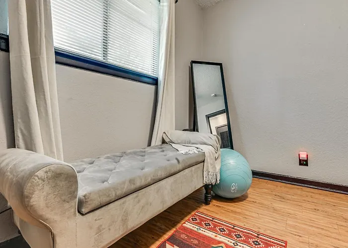 Eco-chic Sanctuary Steps From Trinity Trails! Vakantiehuis